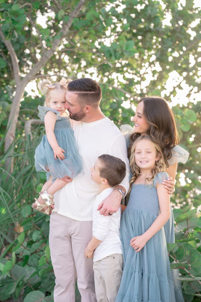 Family of 5 snuggling together | Tampa Family Photographer | Sarah Williams Portraits
