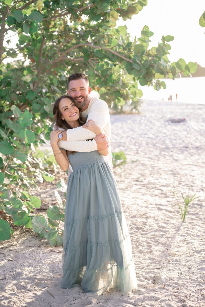 Mom and dad hugging | Tampa Family Photographer | Sarah Williams Portraits